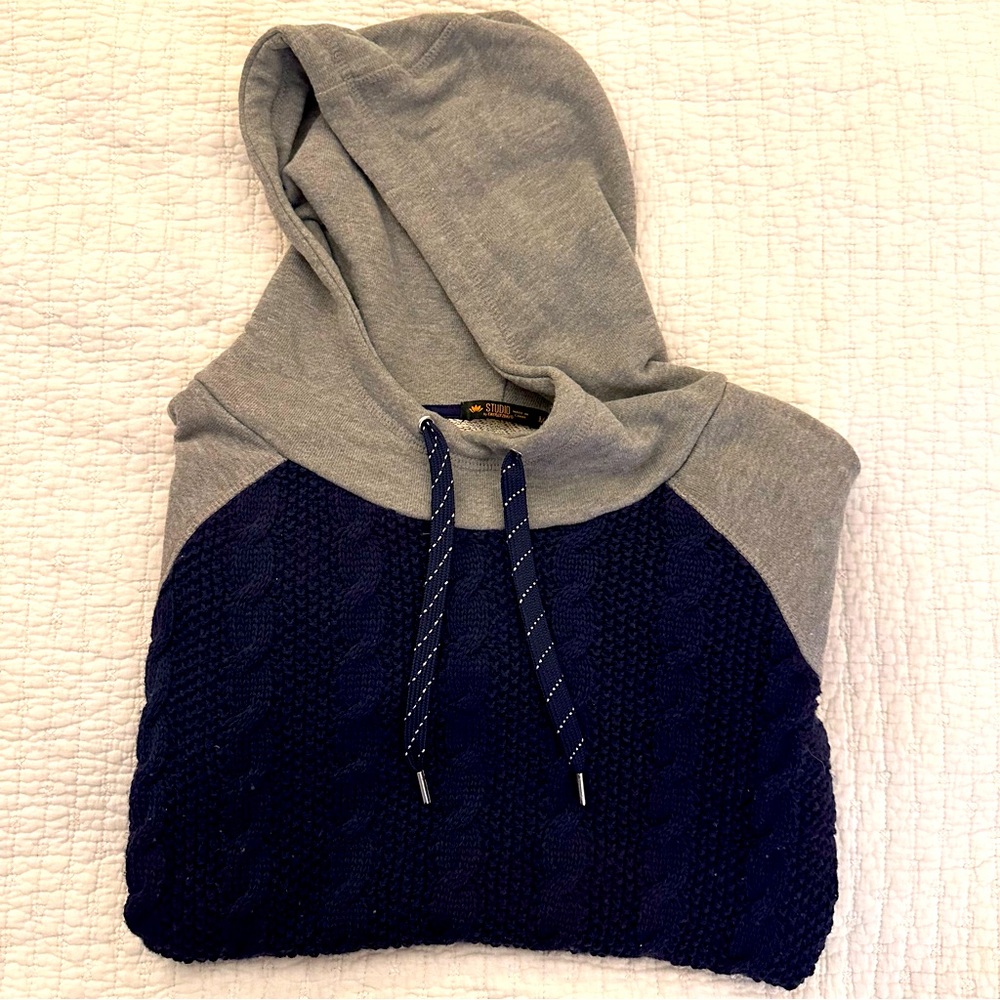 2 Cable Knit French Terry Sweatshirts | M